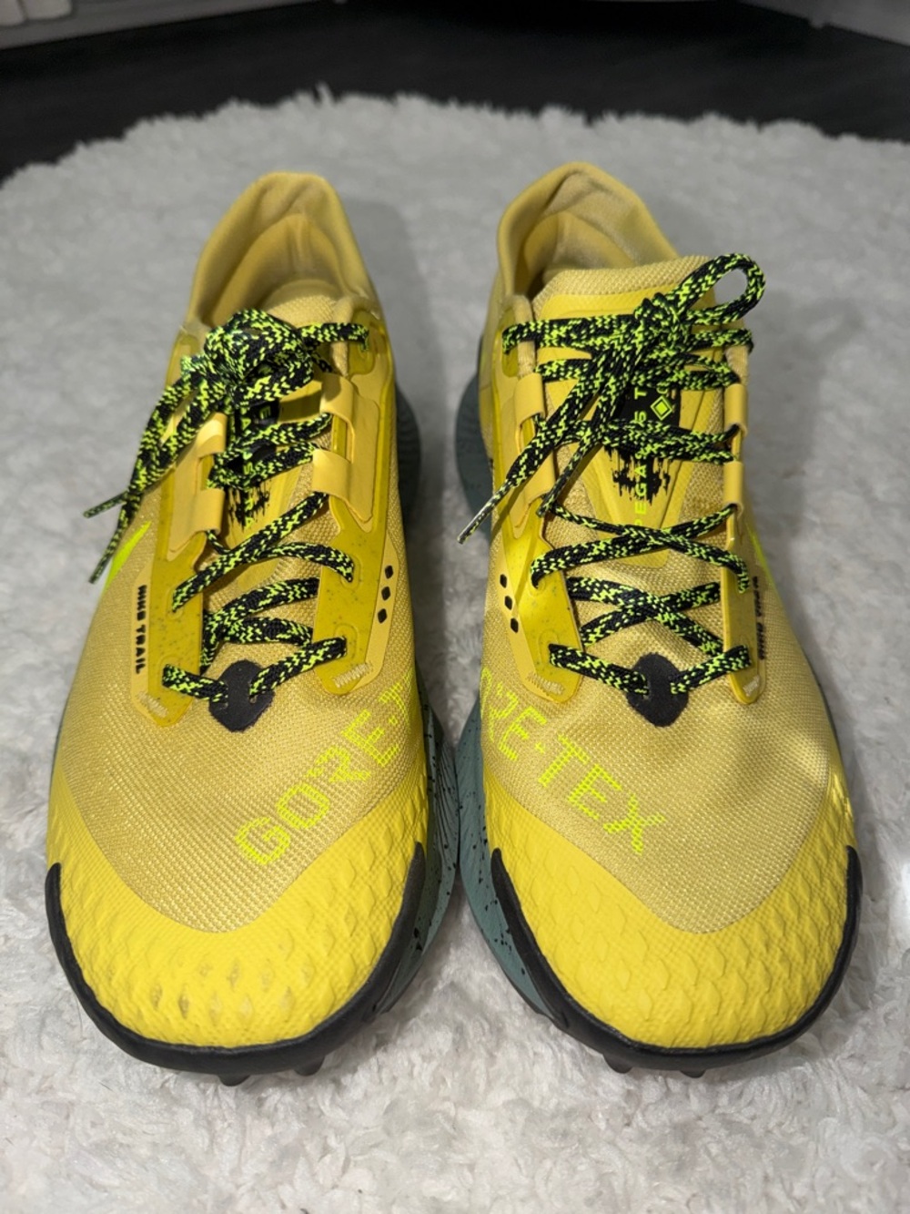 Nike Yellow and Black Running Shoe (Right)